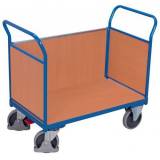  Plošinový vozík se dvěma madly s plnou výplní a boční stěnou, do 500 kg, 100,6 x 139 x 80 cm
